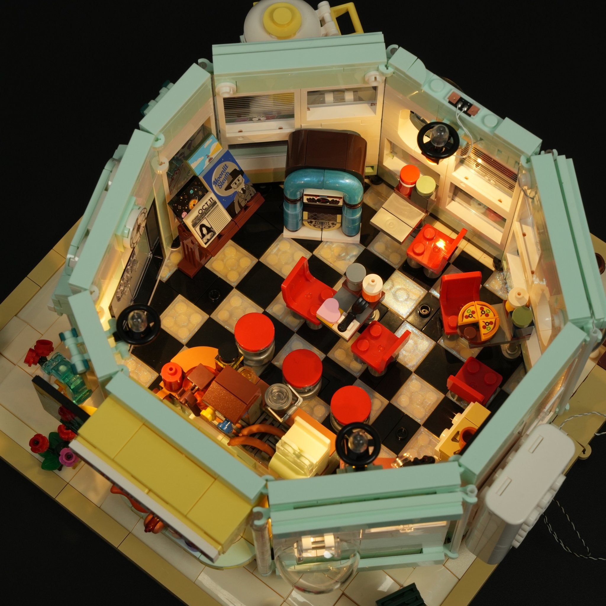 Lumibricks Interstellar Drive-In L9104 – Retro Sci-Fi Diner