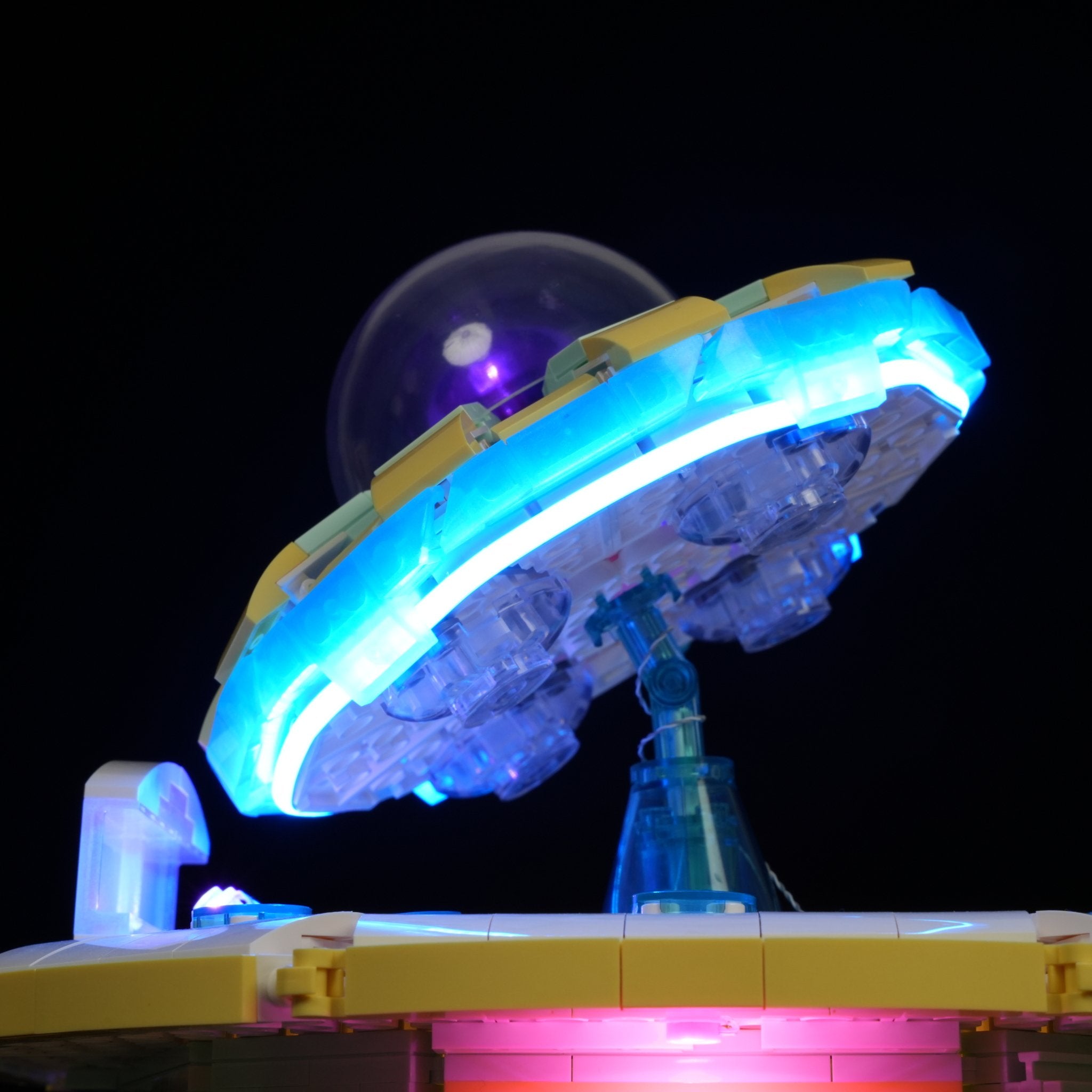 Lumibricks Interstellar Drive-In L9104 – Retro Sci-Fi Diner